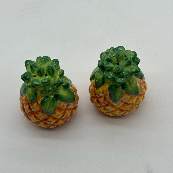 Chesapeake Bay Pineapple Salt and Pepper Set - Picture 4 of 7